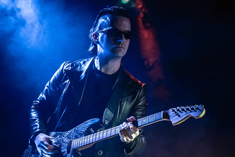 Wouter Baustein performing live, guitar coach, music producer and musician based in Belgium