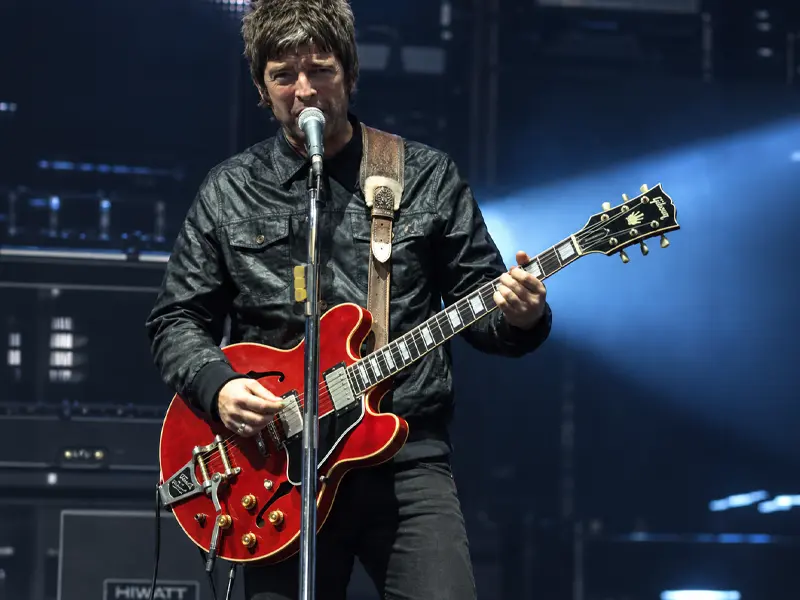 Semi-acoustic electric guitar