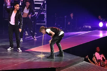 guitar-training-studio-singer-sick-on-stage