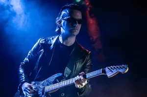 Wouter Baustein performing live – music producer, artist and music & mindset coach